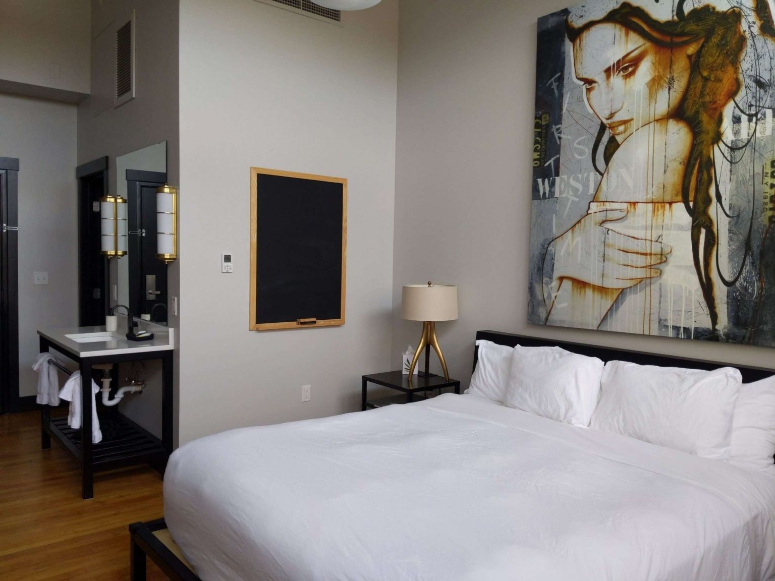 Hotel Grinnell One of Iowa's BEST hotels! Cornfields and High Heels