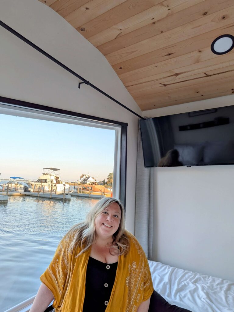 Sleep on Lake Erie in a Houseboat at SōLSTAY Lodging and Marina